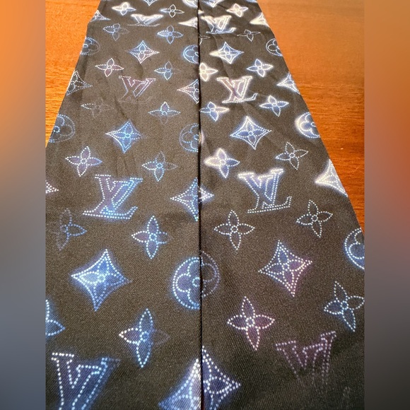 Louis Vuitton Flight Mode Bandeau - Picture 4 of 5